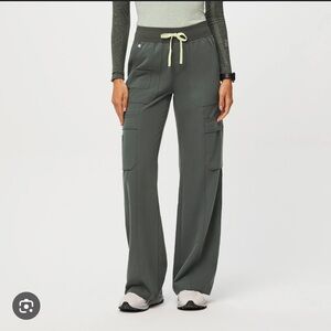 women's Bonsai High Waisted Yendi - Petite Cargo Scrub Pants - XXSP